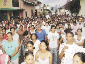 Una nutrida marcha de familiares y amistades de Aldo Mora Narváez, acusado por la muerte de 12 jóvenes en un accidente de tránsito, protestaron por las principales calles de Rivas, pidiendo libertad del joven detenido. LA PRENSA/ R. VILLARREAL